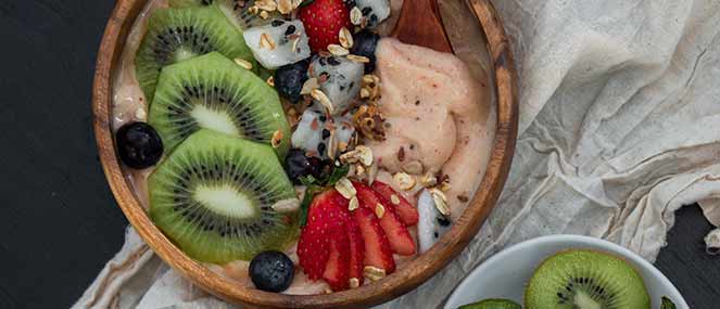 Frozen-berry-smoothie-bowl