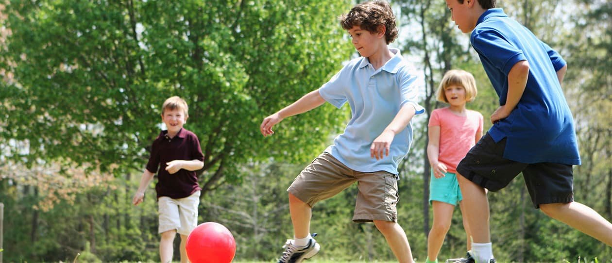 Keeping your kids healthy in the sun 1260x542