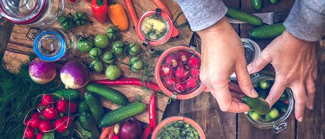 Preserving organic vegetables in jars