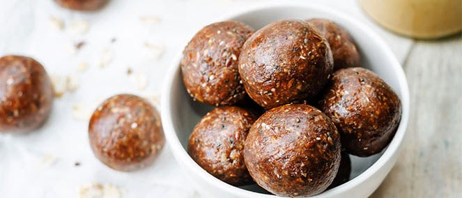 Peanut butter, date and cacao power balls