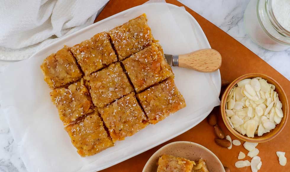 Almond and apricot bars