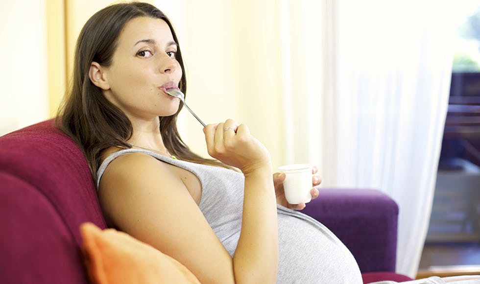 How to eat well during pregnancy thumb